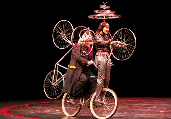 Cirque Invisible photo Toussaint