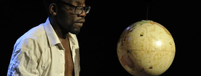 Joel Lokossou dans Cahier d'un retour au pays natal d'Aimé Césaire par la Compagnie Persona-Cesaire