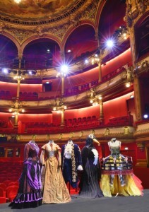 Le théâtre des Célestins à Lyon vend ses costumes